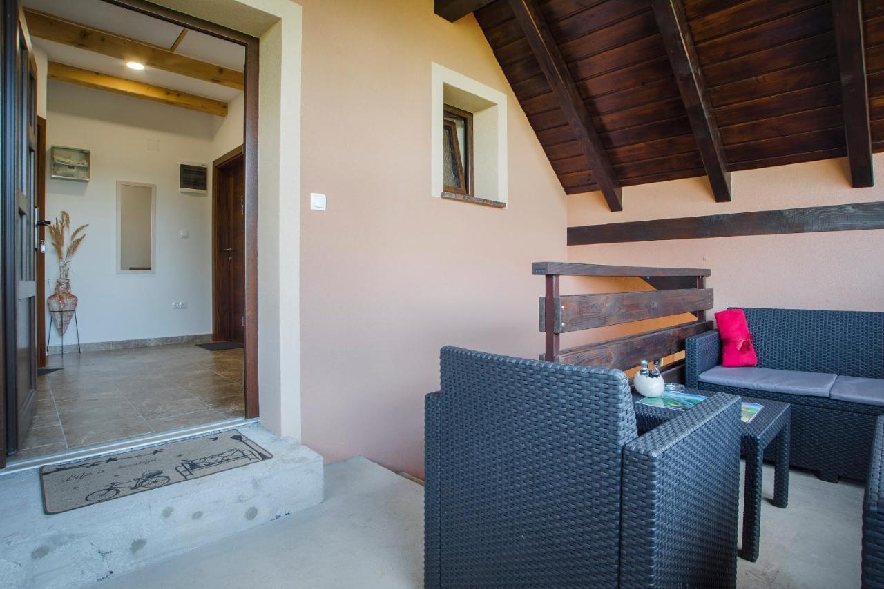 Studio Apartment Karlo Dreznik Grad Екстер'єр фото