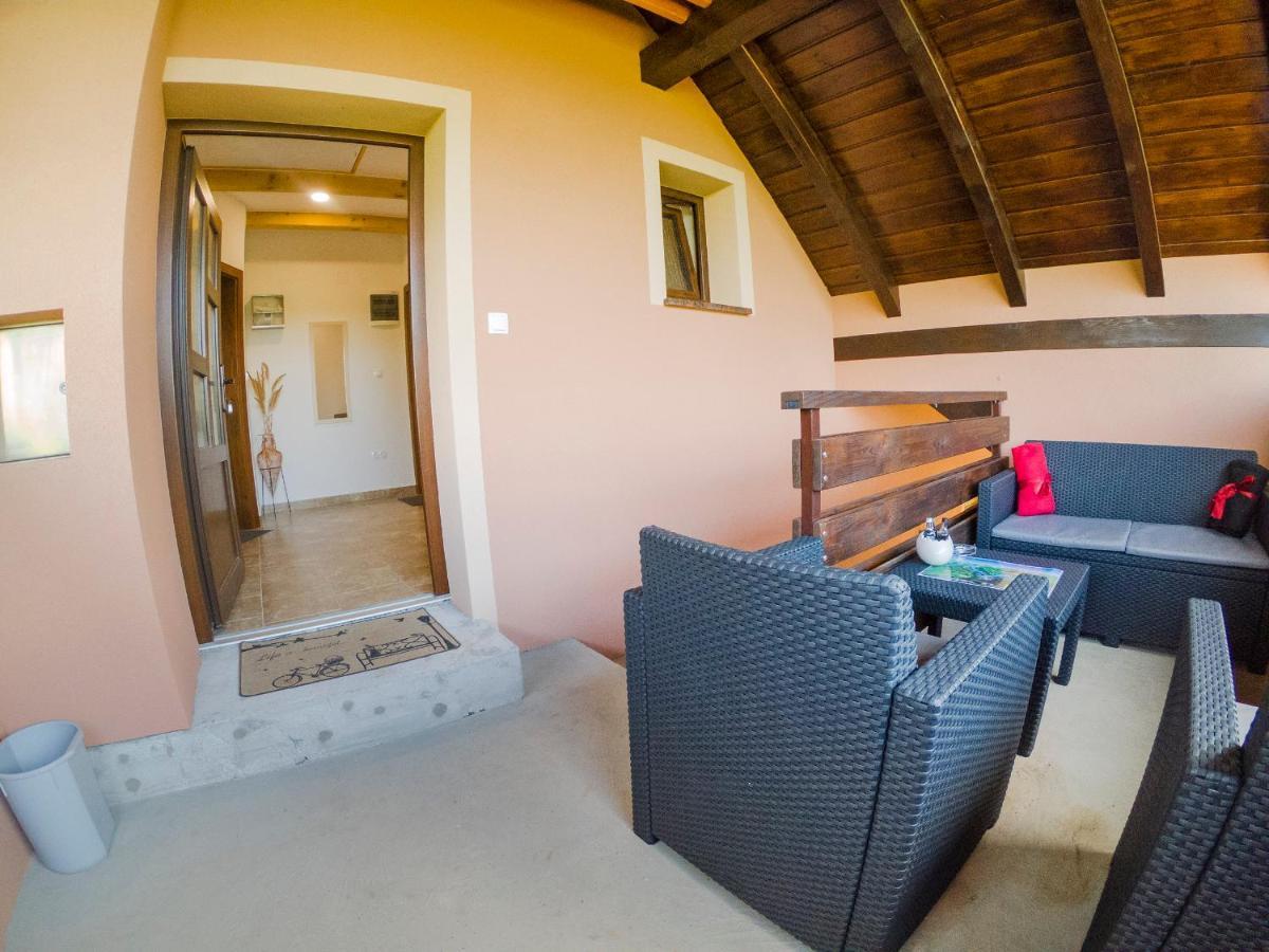 Studio Apartment Karlo Dreznik Grad Екстер'єр фото